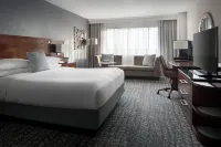 Bakersfield Marriott at the Convention Center Các khách sạn gần Salt 7even Float Center