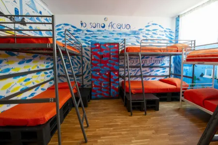 Eco Hostel Floreale Отели рядом с достопримечательностью «House of Neptune and Amphitrite»