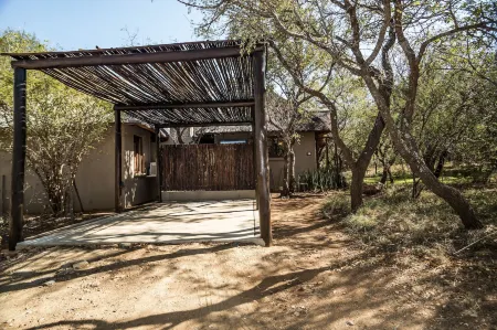 Hoedspruit Raptors Lodge N16 Отели в г. Ходспрут
