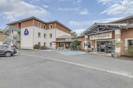 Hôtel Restaurant Akena la Brède Отели в г. Подансак