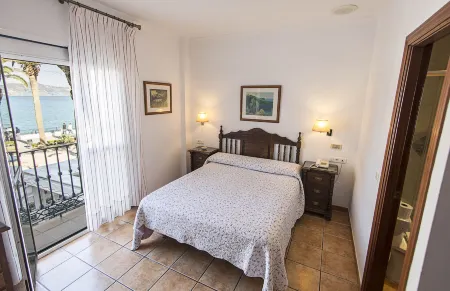 Hostal Marissal by Dorobe