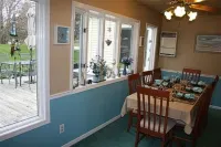 At the Waters Edge Bed & Breakfast Hotels in Kewaunee County