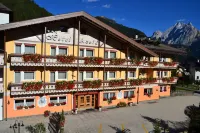 Albergo Azola Hotel a Campitello di Fassa
