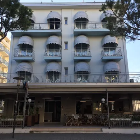 Hotel Arena Отели рядом с достопримечательностью «Фаро»