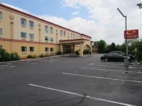 Econo Lodge Carlisle - parking
