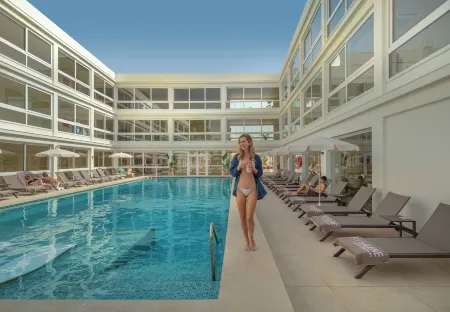 RH Silene Hotel & Spa Отели рядом с достопримечательностью «Университет Хайме I»