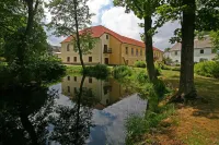 Zámek Jindřichovice Hotels in Plánice