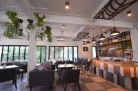 Simple Life Cliff View Resort - bar