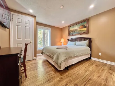 Cozy Home Near Transit & Hillcrest Mall with Free Parking Hotels in 