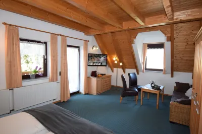 Landhotel Steigerwaldhaus Hotels near Freizeit-Land Geiselwind