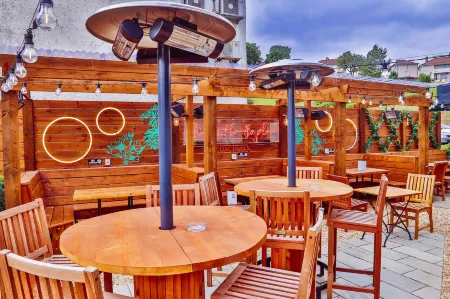 The Coachman Hotel Отели в г. Камберналд