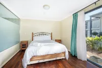 98 Steps to the Beach 2Br Coastal Getaway