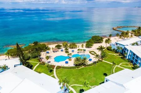 The Grandview Condos on Seven Mile Beach Отели рядом с достопримечательностью «Камана Бэй»