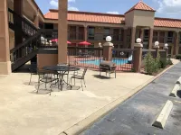 Days Inn by Wyndham Columbus - Pools