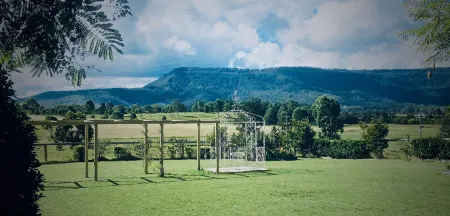 Clandulla Cottages & Farmstay