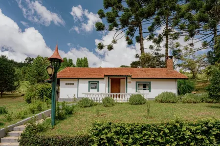 Estalagem Tronador Отели рядом с достопримечательностью «Escola Mineira de Falcoaria»