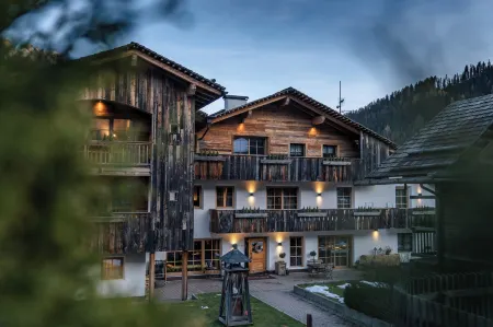 Sportony Mountain Lodges Отели рядом с достопримечательностью «Ski School Dolomites»