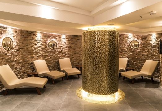 4. 미라트 호텔 부..