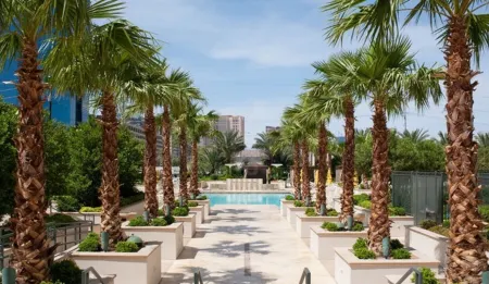 StripViewSuites at Signature Отели рядом с достопримечательностью «CSI：The Experience Las Vegas»