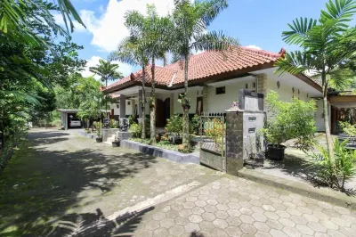 RedDoorz near Museum Gunung Merapi Hotel dekat Toserba WS Pakem
