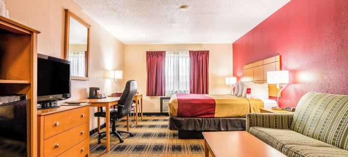 Econo Lodge Wanamaker Hotels in Topeka