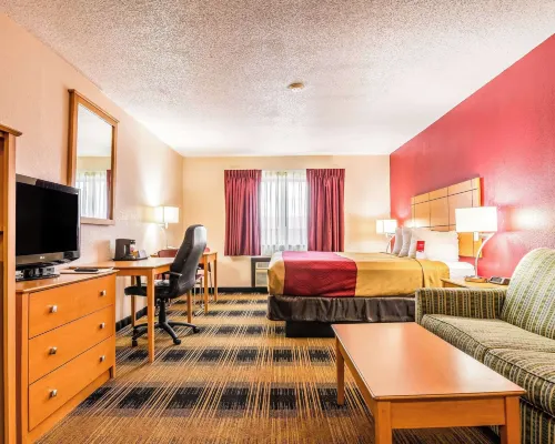 Econo Lodge Wanamaker Hotels in Topeka