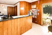 Blue Whale Motor Inn & Apartments