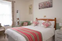 The Parks Guest House - 4-Star