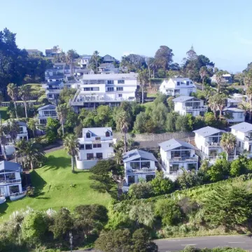 Waiheke Island Resort Conference & Accommodation Centre Отели рядом с достопримечательностью «Автобус Explorer Island Waiheke»