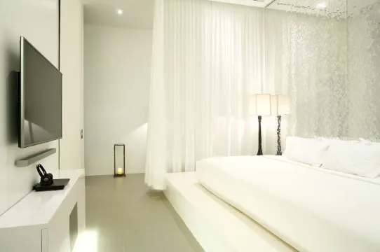 วิลล่าสระน้ำลับ