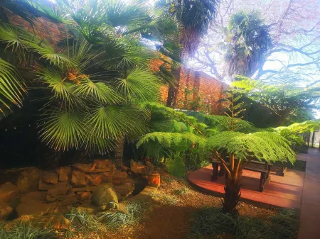 Elsjes Guesthouse Отели в г. Кемптон Парк