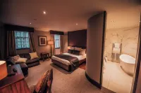 Busby Hotel - parking