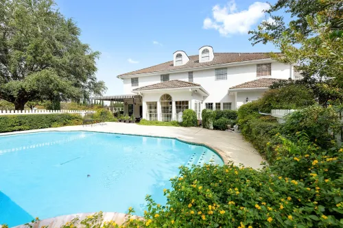 The Plantation House Boutique Inn Hotels in Travis County