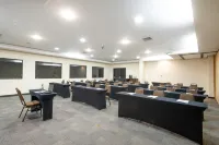 瓜魯由斯機場斯拉維耶羅飯店