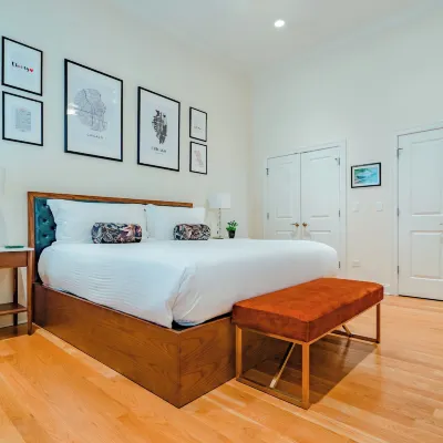 ذا جيست هاوس هوتل Hotels near قاعة أراغون