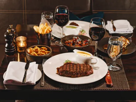 Dakota Eurocentral Отели рядом с достопримечательностью «The Time Capsule»