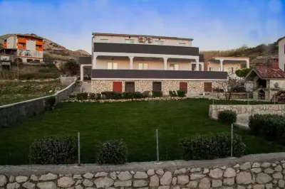 Apartments Dalmatinka Metajna Novalja Hotels near Pag