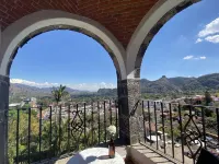 Posada del Tepozteco - Hotel & Gallery - Dağ Manzaralı