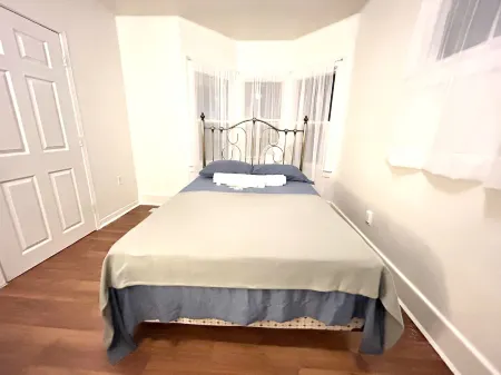 Albert Housing Отели в г. Текамсе