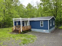 Charming 3bedroom house with AC, WiFi, fenced backyard in Wonderful Watkins Glen