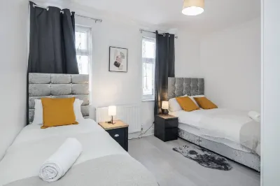 Stunning Top 2 Bed Flat Tilbury Central Location