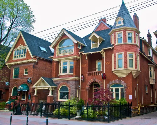 Madison Manor Boutique Hotel Hotels near Robarts Library