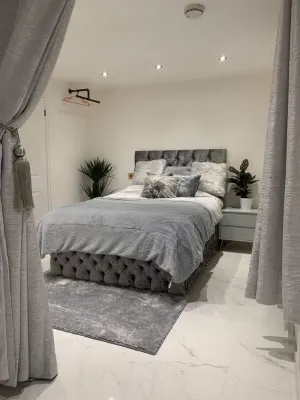Bury St Edmunds - Apartment - Sleeps 2 - Parking - Huoneistot