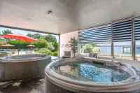 Le Galet Hotel & Spa فنادق في Saint-Philibert