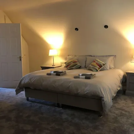 Discreet Luxury Super House!