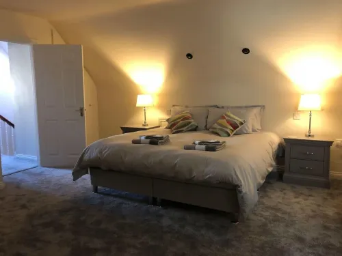 Discreet Luxury Super House!