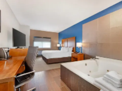 Comfort Inn & Suites North Greenfield Hotels in Greenfield