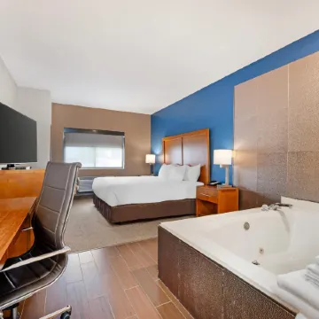 Comfort Inn & Suites North Greenfield