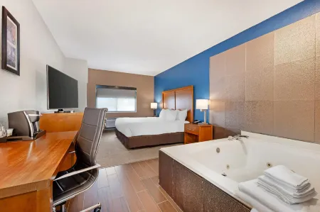 Comfort Inn & Suites North Greenfield