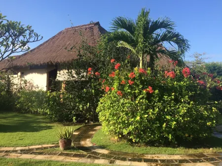 Sunia Loka Bungalows & Dive Center Отели рядом с достопримечательностью «Biorock Pemuteran bali»